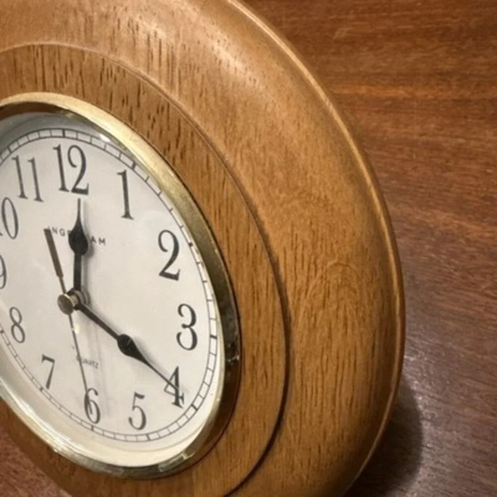 Vintage Ingraham 8.5in Quartz Wall Clock Brown Wood Frame Tested and Working